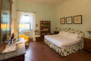 Postel nebo postele na pokoji v ubytování Badia a Coltibuono Wine Resort + 37 fotografií
