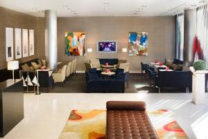 Svetainės erdvė apgyvendinimo įstaigoje Hotel Conqueridor