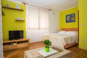 Et tv og/eller underholdning på Madonna Guest House + 43 billeder