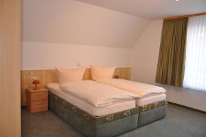 Säng eller sängar i ett rum på Berggasthof Heuberghaus