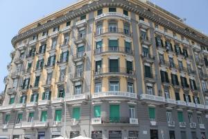 a building in the city of paris at Bed No Breakfast AK 2 in Naples
