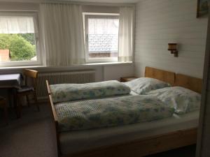 Un pat sau paturi într-o cameră la Gästehaus Pfandl