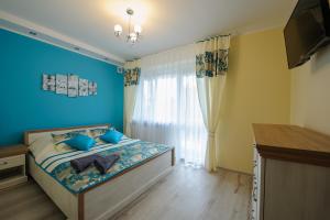 Ένα ή περισσότερα κρεβάτια σε δωμάτιο στο Apartamenty Crystal