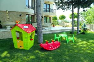 Gallery image of Garden Guest House in Sandanski