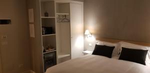 Postel nebo postele na pokoji v ubytování Bed Milano Linate