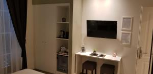 TV a/nebo společenská místnost v ubytování Bed Milano Linate