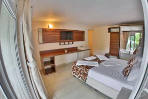 Postel nebo postele na pokoji v ubytování Jijo's Hotel