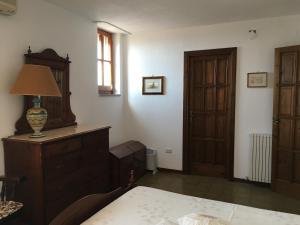 a bedroom with a bed and a dresser and a mirror at Villa Angelica in Vibo Valentia Marina