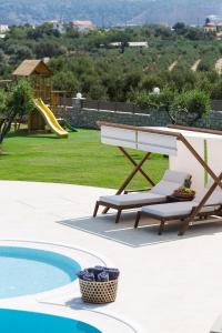 Bazén v ubytování Aelia Residence, Wellness & Leisure with Heated Pool, By ThinkVilla nebo v jeho okolí