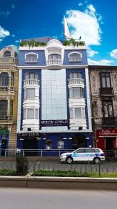 a police car parked in front of a building at Hotel Monte Carlo in La Paz