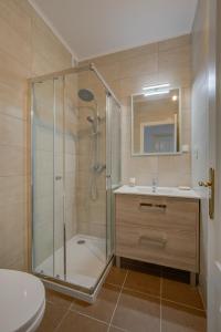 a bathroom with a shower and a sink and a toilet at Altura Prime - 5 Suites, Private Pool and Parking, Walk to Beach in Altura