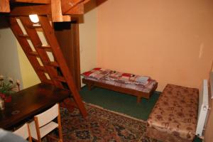 מיטה או מיטות קומותיים בחדר ב-Penzion Pohoda