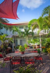Gallery image of The Big Coconut Guesthouse - Gay Men's Resort in Fort Lauderdale