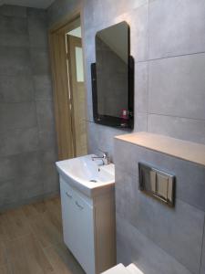 Phòng tắm tại Apartament Słoneczny