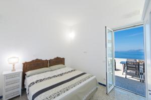Posteľ alebo postele v izbe v ubytovaní My Shazzy with amazing Sea View terrace