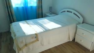 Una cama o camas en una habitación de Villa in Le Tamier, 4 bedrooms, 300m Flic en Flac beach