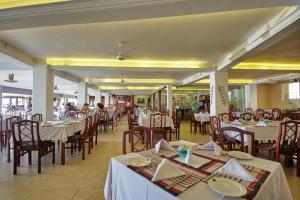 Ресторан / й інші заклади харчування у Coral Sands Hotel