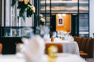 Um restaurante ou outro lugar para comer em Yangon Excelsior