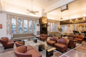 Posezení v ubytování West End Hotel Opp Bombay Hospital