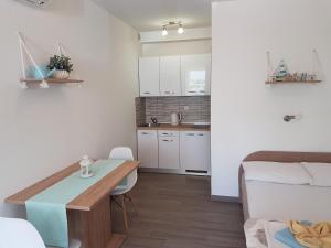 Kuchyň nebo kuchyňský kout v ubytování Apartments Hrgovcic