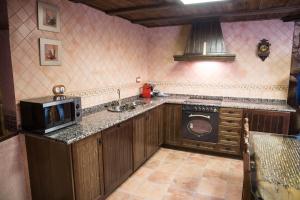 Kuchyň nebo kuchyňský kout v ubytování Casa De La Roca