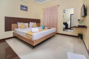 Vuode tai vuoteita majoituspaikassa Hotel Sree Devi Madurai