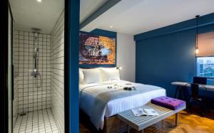 Uma cama ou camas num quarto em Hotel G Yangon