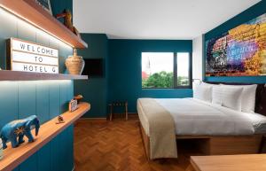 Uma cama ou camas num quarto em Hotel G Yangon