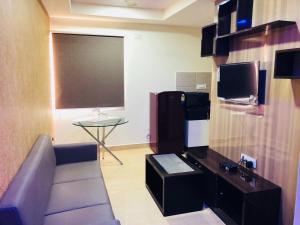 TV a/nebo společenská místnost v ubytování ABM Express Inn