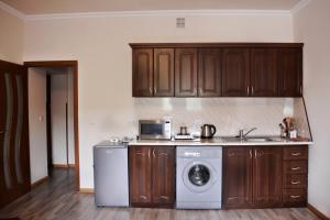 Una cocina o cocineta en Family Hotel