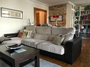 a living room with a couch and a coffee table at Casa Castelao, parking gratuito in Vigo