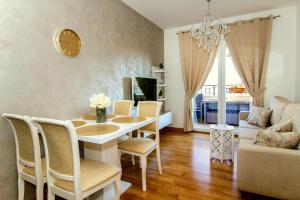 Televízia a/alebo spoločenská miestnosť v ubytovaní Luxury Apartment Sweet Dreams