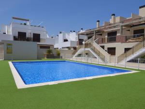 Bazén v ubytování Belvilla by OYO Modern Apartment in Orihuela Costa nebo v jeho okolí