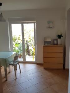 Balkón alebo terasa v ubytovaní Sunny apartment 150 m from the sea