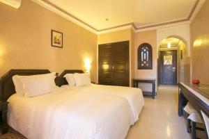 Postel nebo postele na pokoji v ubytování Diwane Hotel & Spa Marrakech