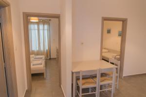 Postel nebo postele na pokoji v ubytování Ostria Hotel & Apartments