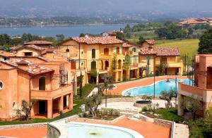 วิวสระว่ายน้ำที่ Resort Borgo del Torchio หรือบริเวณใกล้เคียง