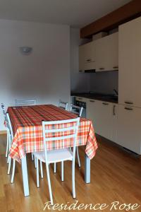 A kitchen or kitchenette at Residence Rose