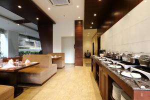 Kuchyň nebo kuchyňský kout v ubytování The Altruist Business Hotel Andheri