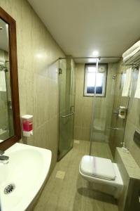 Koupelna v ubytování The Altruist Business Hotel Andheri