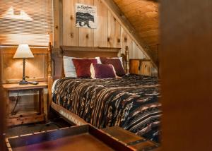a bedroom with a large bed in a cabin at Sequoyah by Venture Smoky Mountains in Cartertown