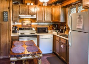 Кухня или мини-кухня в Sequoyah
