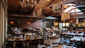 Merom Golan Resort餐厅或其他用餐的地方