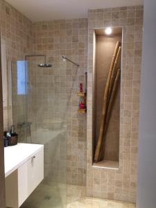 a bathroom with a shower with a glass door at Villa proche mer, montagne et Espagne in Le Soler