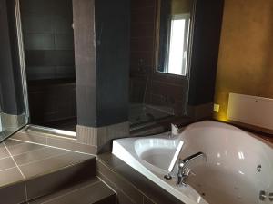 Le Suites al Lago的一间浴室