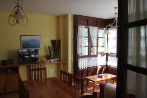Televízia a/alebo spoločenská miestnosť v ubytovaní Apartamento La Vieja Panadería 1