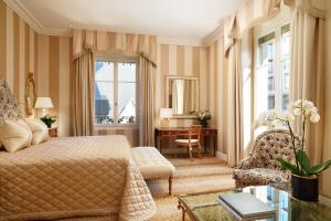 a living room filled with furniture and a window at Hotel d'Angleterre in Geneva