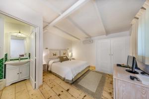 A bed or beds in a room at Casa Saltara