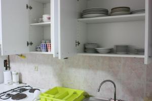 Kuchyňa alebo kuchynka v ubytovaní Apartman Maksimir Relax Zagreb-75m2