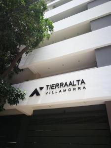 a sign on the side of a building at Realty PY Villa Morra in Asunción